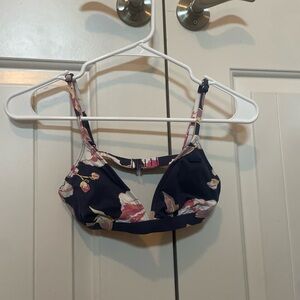 Swimsuit top from tillys! Size xs!!